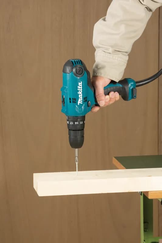Makita HP0300 Darbeli Matkap thumbnail 2